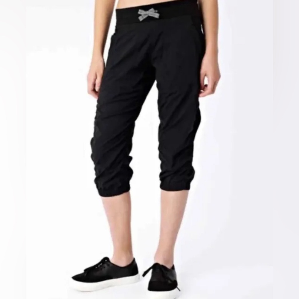 IVIVVA Black Dance Cropped Bottoms / Pants, Girls Sz 12 Like New!